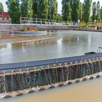 Quantification and modelling of fugitive greenhouse gas emissions from urban water systems